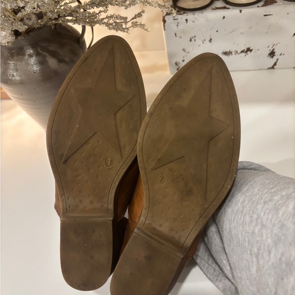 Seven7 Tan Leather Ankle Booties - Picture 7 of 9